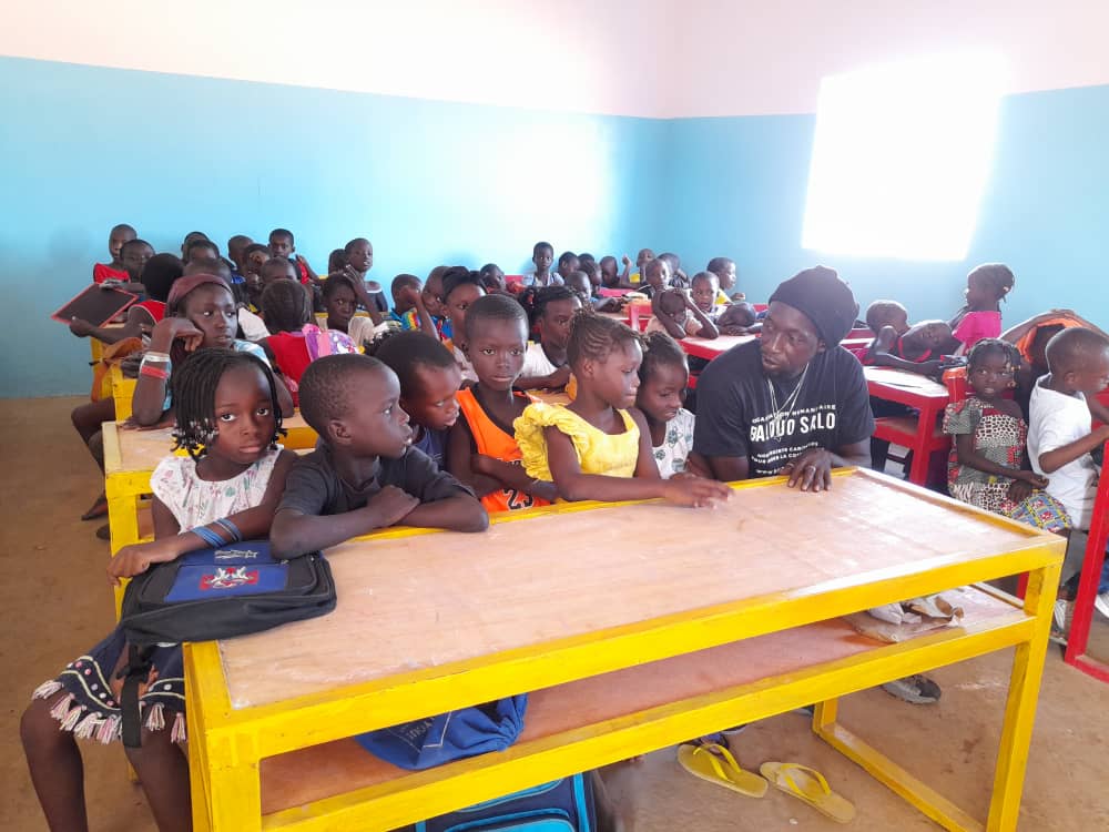 Ristrutturazione scuola Simbandi by Balouo Salo 